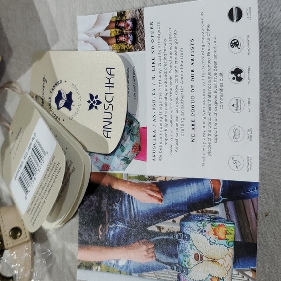 Anuschka leather handpainted cherry blossom butterfly  NWT cream handbag - Picture 7 of 11